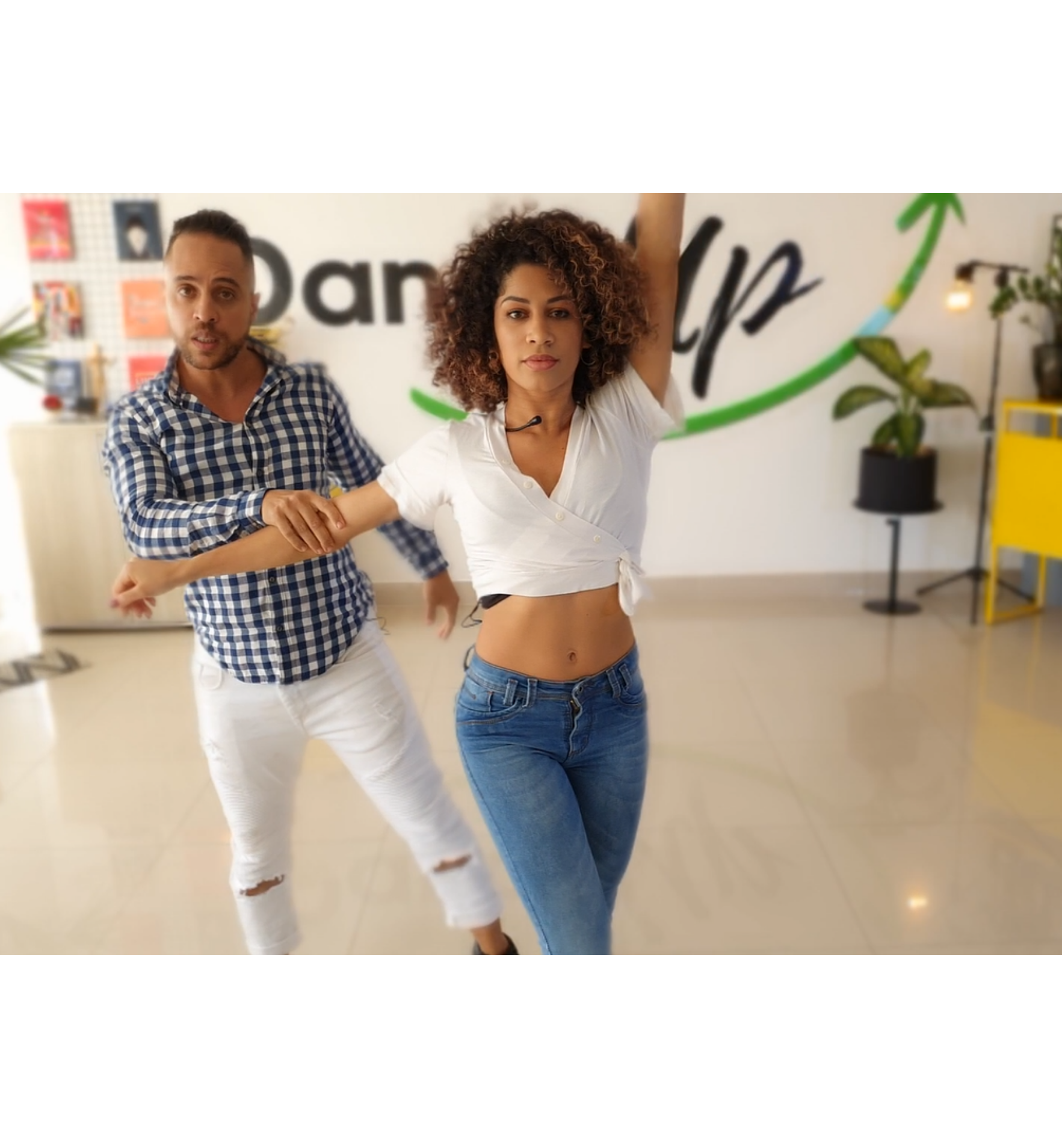 Dance Up Robinson e Larissa Aula de dança  
